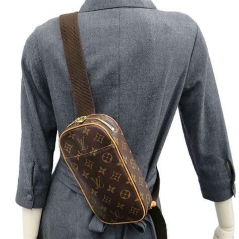 Louis Vuitton Pochette Gange Monogram Canvas Pouch on 